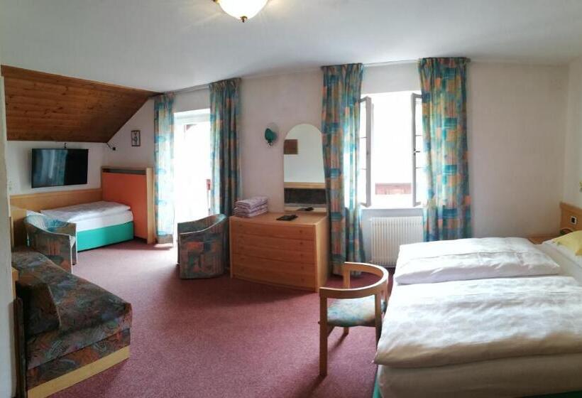 高级三人间, Rodes