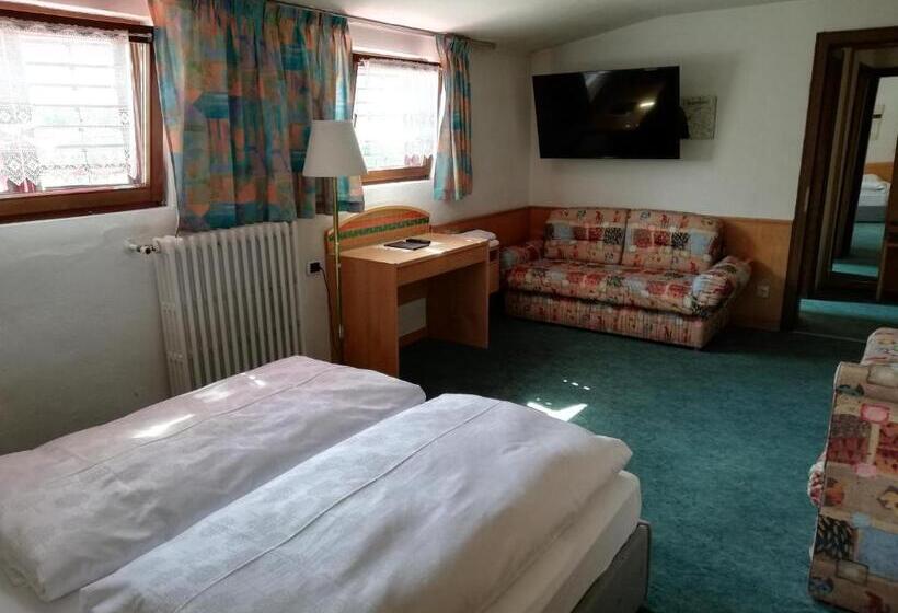 四人标准间, Rodes