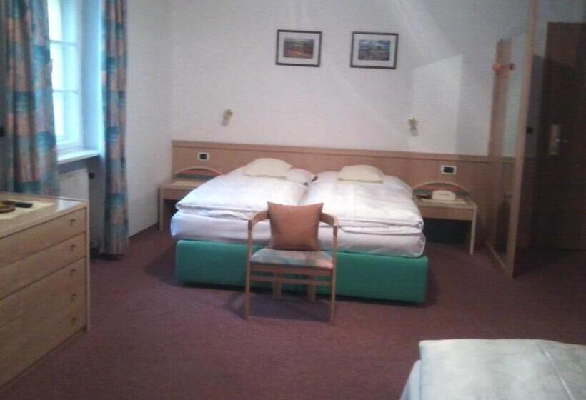 四人高级间, Rodes