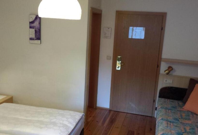 经济型三人房间, Rodes