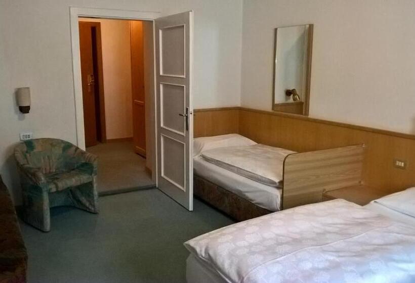 经济四人房间, Rodes