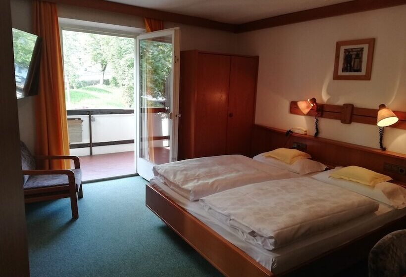 高级大房间, Rodes