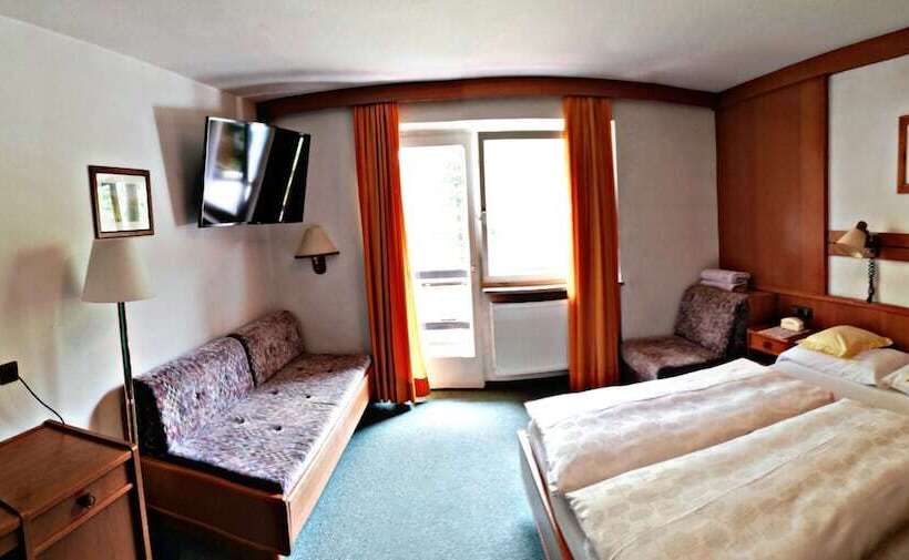 高级大房间, Rodes