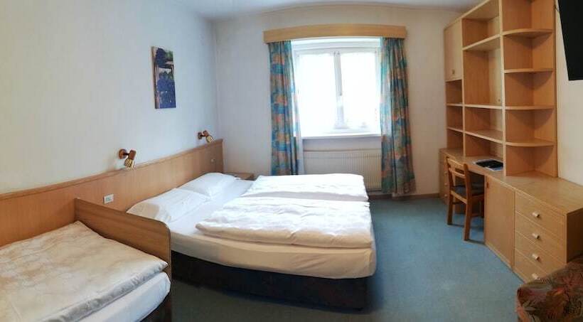 标准三人间, Rodes