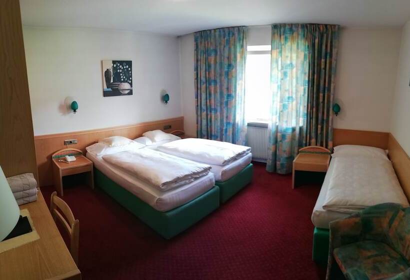 标准三人间, Rodes