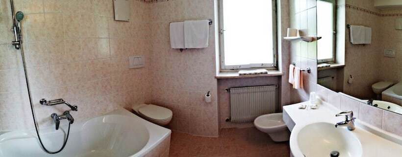 四人标准间, Rodes