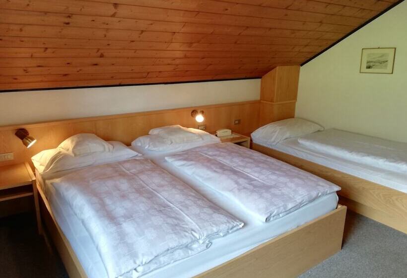 四人高级间, Rodes