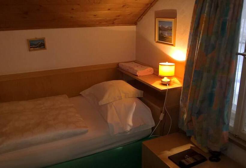 标准单人间, Rodes