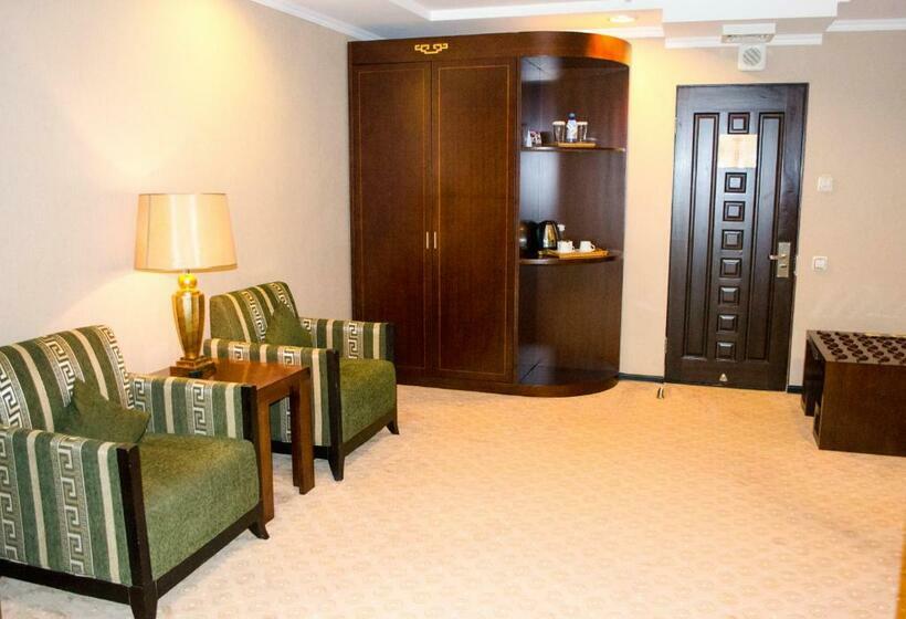 اتاق لوکس, Shiny River