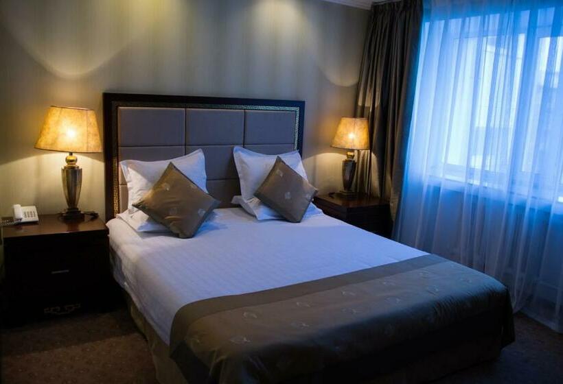 اتاق لوکس با تخت بزرگ, Shiny River