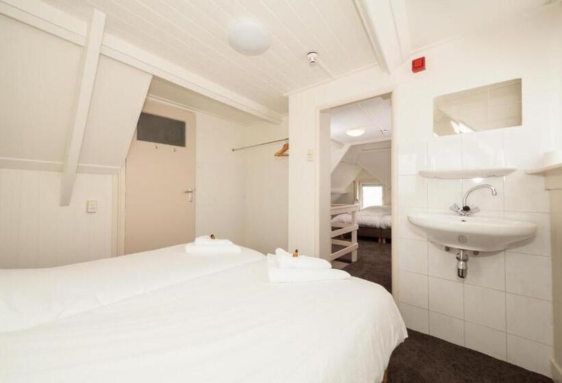 اتاق استاندارد سه نفره, Stad En Land