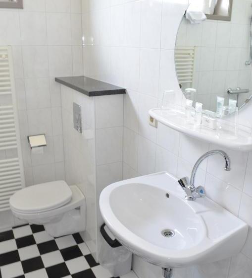 اتاق استاندارد چهار تخته, Stad En Land