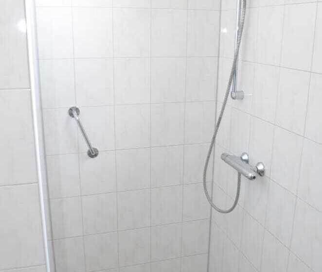 اتاق استاندارد چهار تخته, Stad En Land