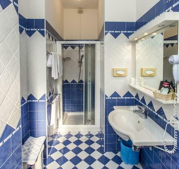 Chambre Triple Classique, Touring