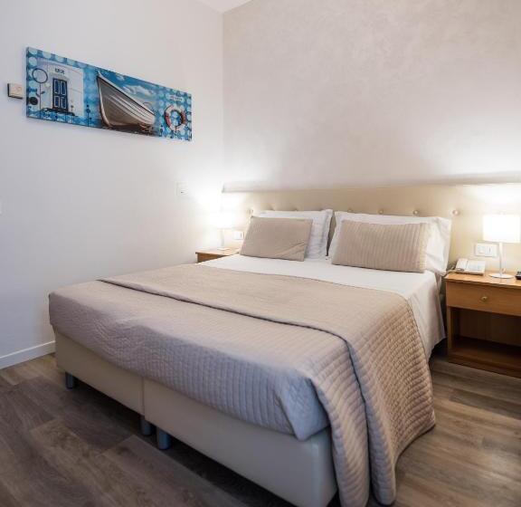 Camera Quadrupla Classica, Touring