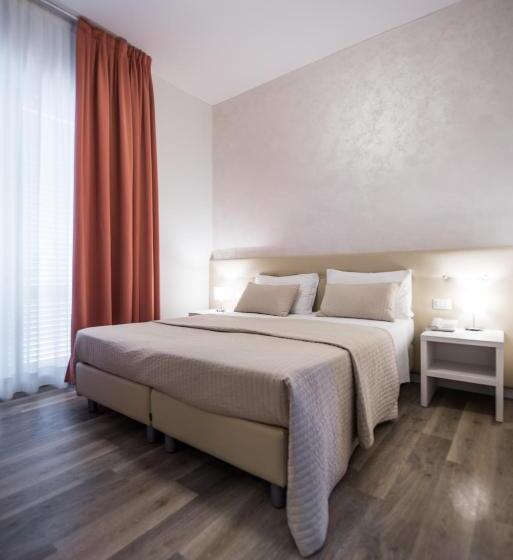 Camera Quadrupla Classica, Touring