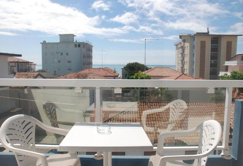 Camera Superior Vista Mare Laterale, Touring