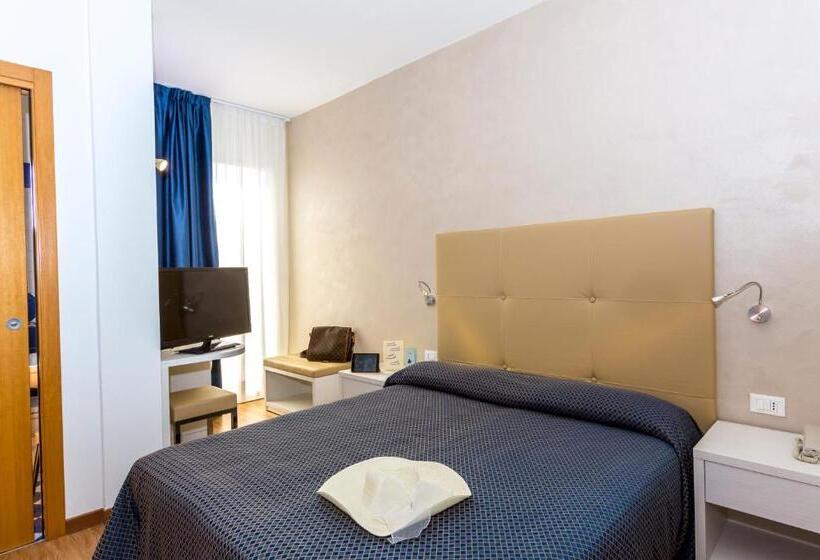 Camera Superior Vista Mare Laterale, Touring