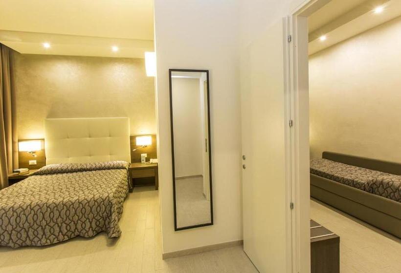 Camera Deluxe, Touring