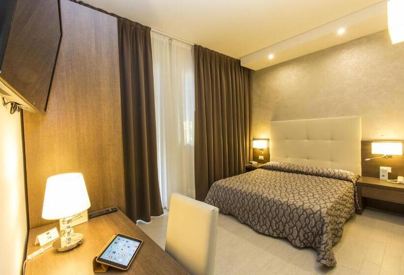 Camera Deluxe, Touring