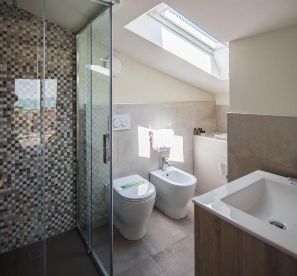 Camera Familiare, Touring