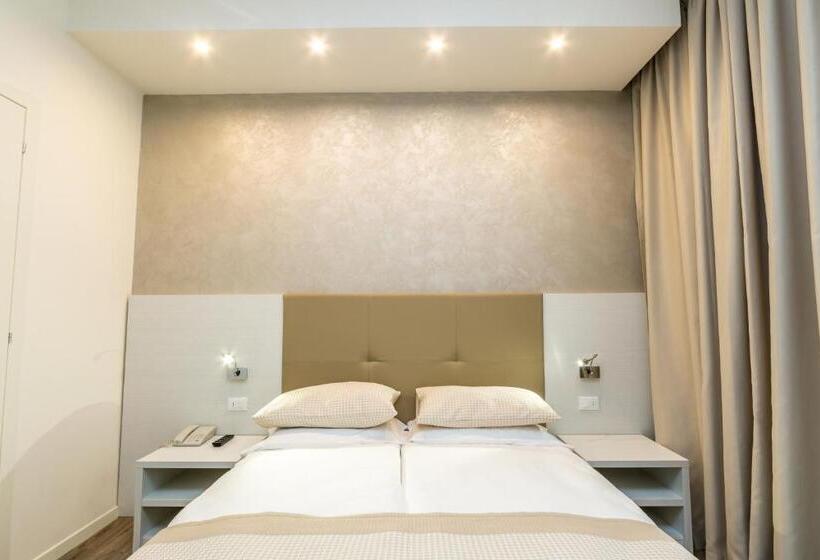 Chambre Prestige, Touring