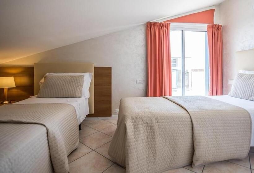 Camera Familiare Vista Mare, Touring