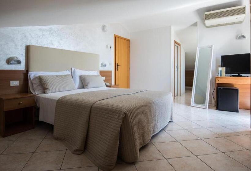 Camera Familiare Vista Mare, Touring