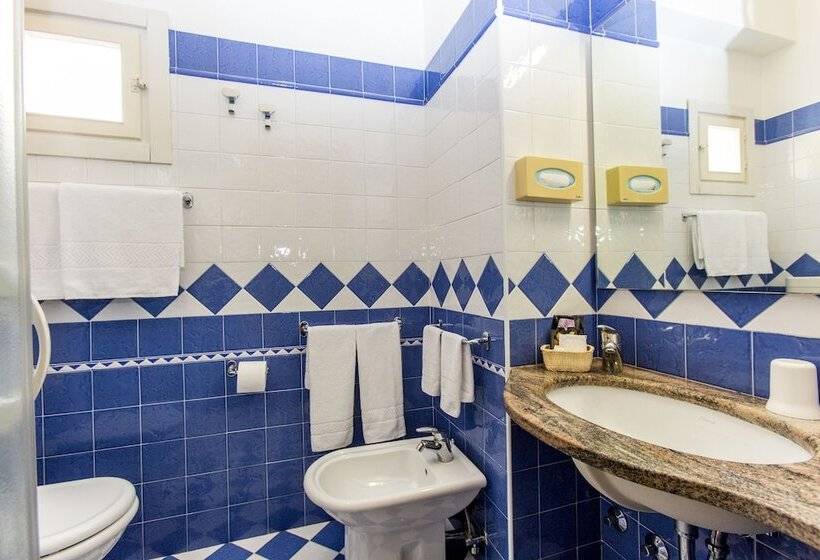 Chambre Triple Classique, Touring