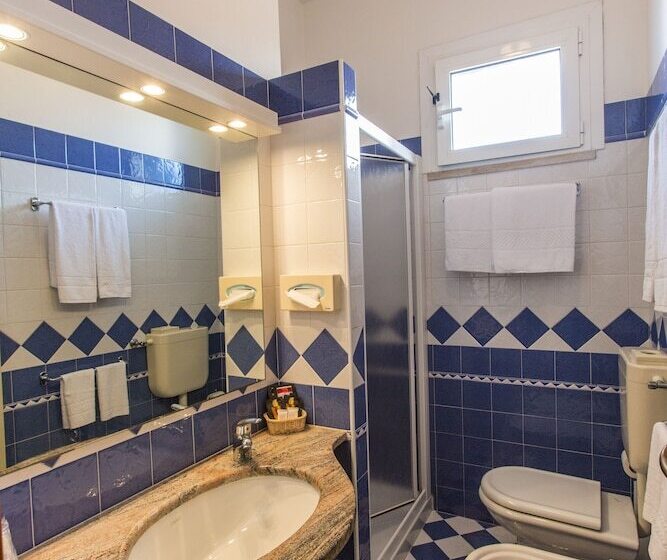 Camera Tripla Classica, Touring