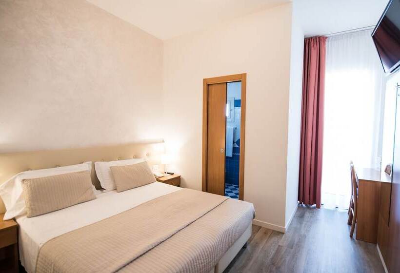 Chambre Triple Classique, Touring