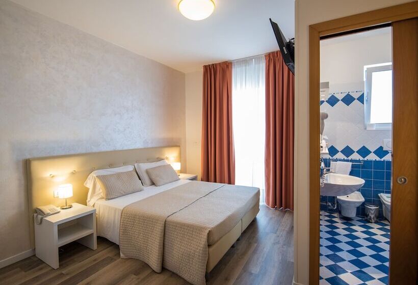 Camera Quadrupla Classica, Touring