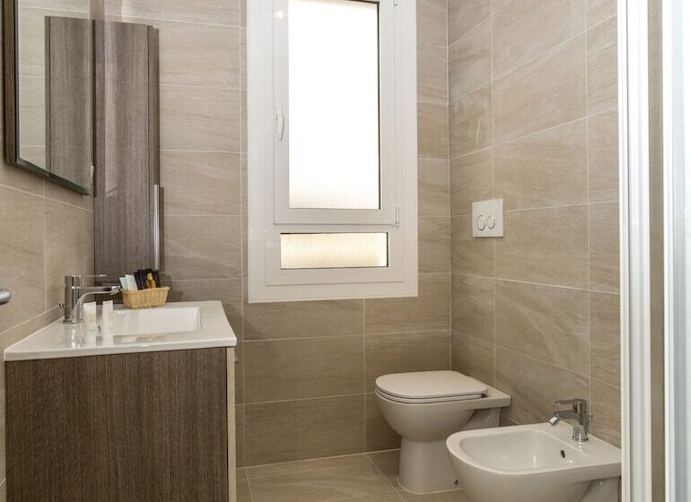 Camera Superior Vista Mare Laterale, Touring