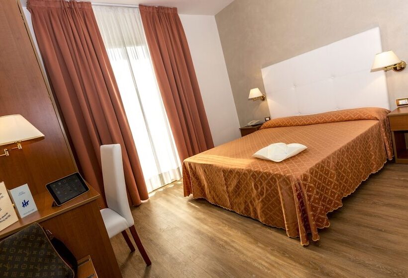 Camera Superior Vista Mare Laterale, Touring