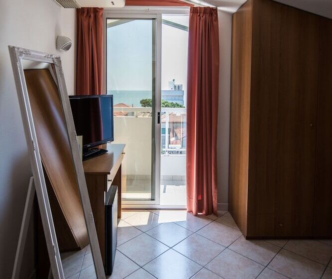 Camera Familiare Vista Mare, Touring