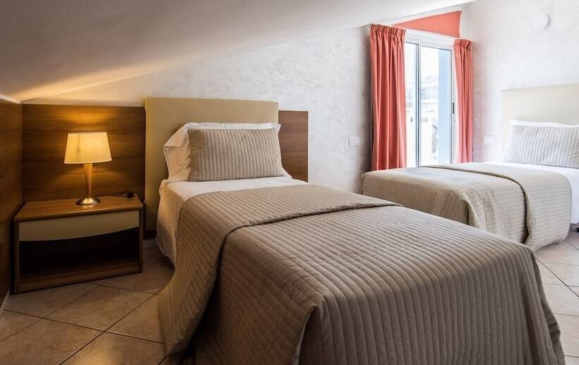 Camera Familiare Vista Mare, Touring