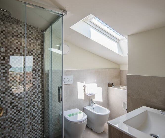 Camera Familiare Vista Mare, Touring