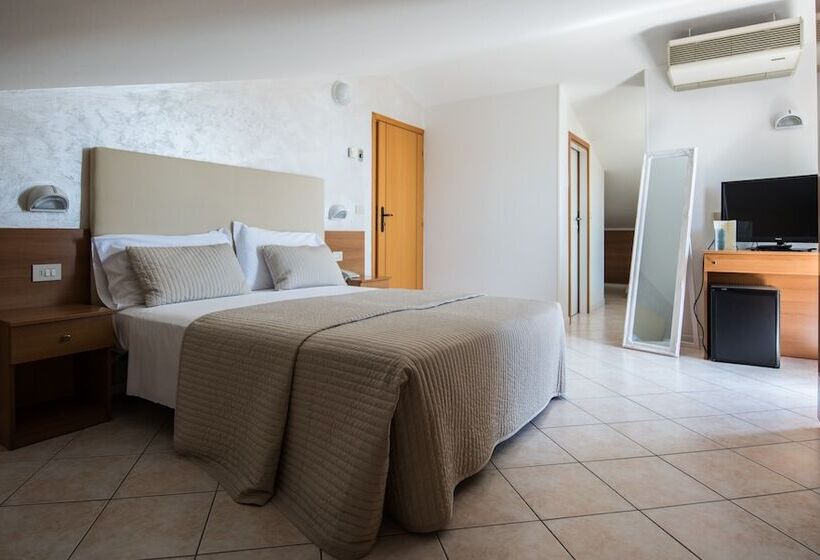 Camera Familiare Vista Mare, Touring