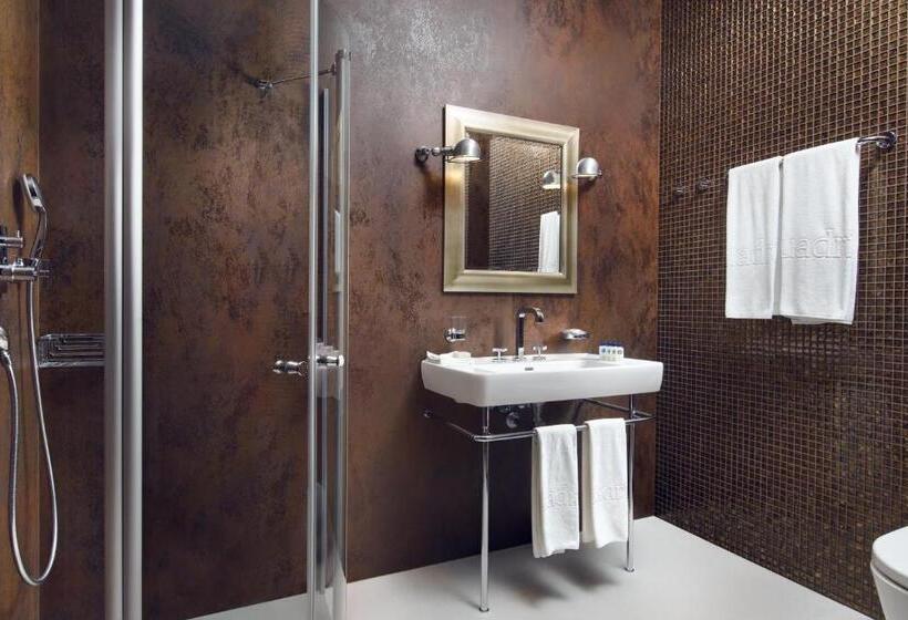 Номер Deluxe Одноместный, Relais & Châteaux Hotel Quadrille   Adults Only