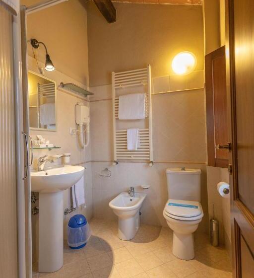 اتاق خانوادگی با چشمانداز باغ, Albergo La Luna