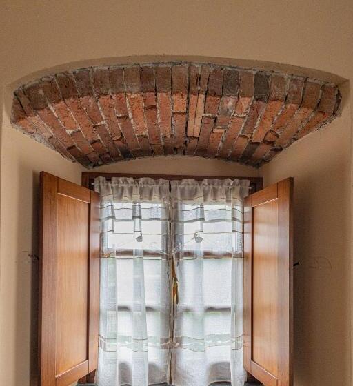 اتاق خانوادگی با چشمانداز باغ, Albergo La Luna