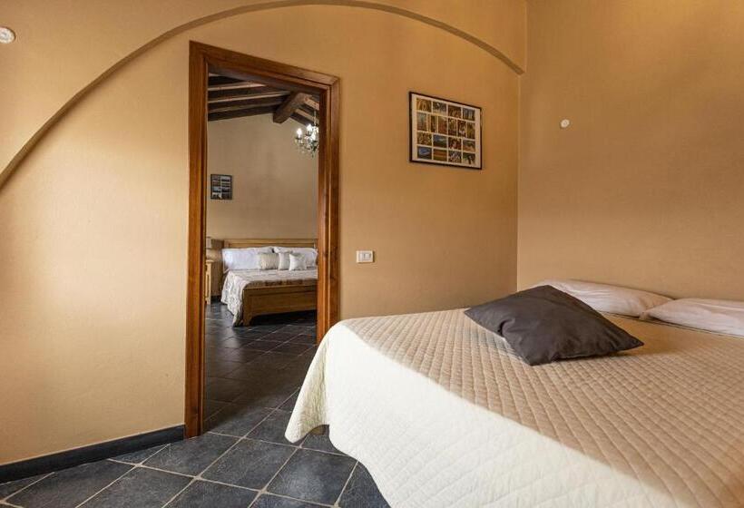 اتاق خانوادگی با چشمانداز باغ, Albergo La Luna