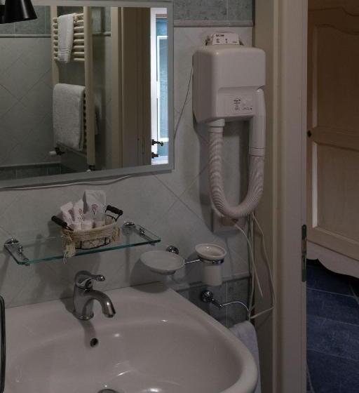 اتاق سوپریور با چشمانداز استخر, Albergo La Luna