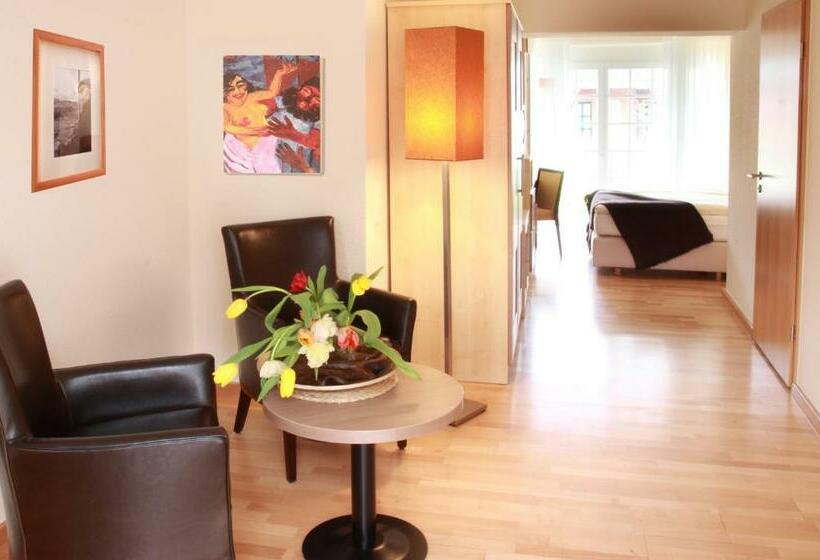 Номер Комфорт, Künstlerherberge