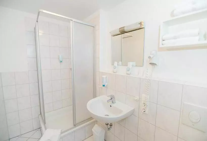 コンフォートトリプルルーム, Künstlerherberge