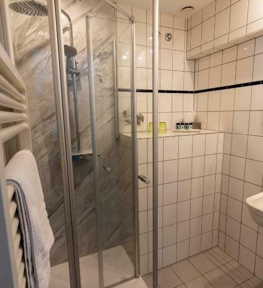 标准单人间, Restaurant Schettel