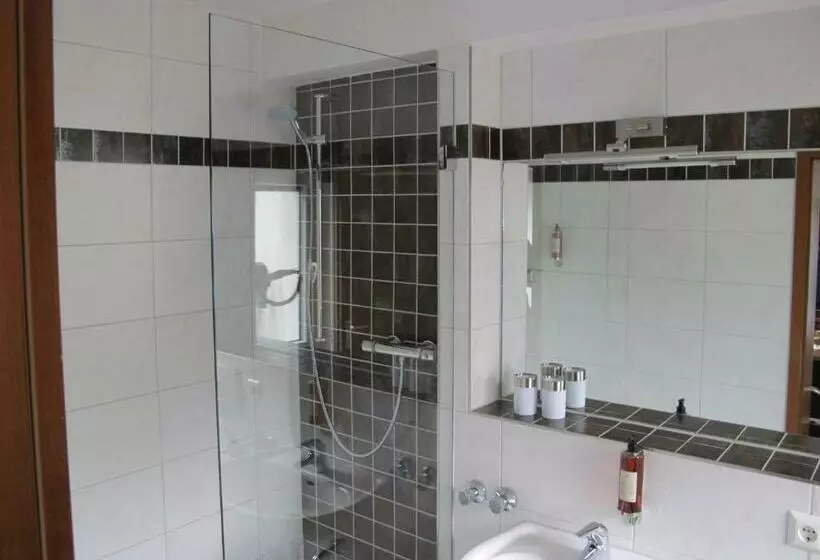 Standard Yhden Hengen Huone, Rothkamp