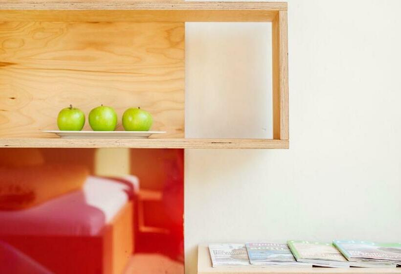 חדר משפחתי, Selbstgemacht