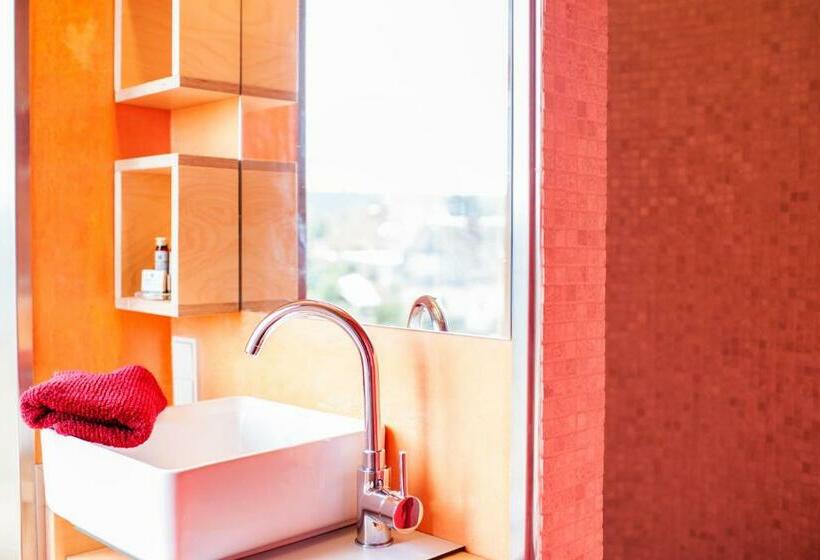 חדר משפחתי, Selbstgemacht