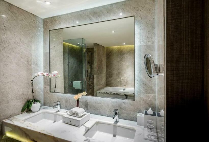 Büyük Çift Kişilik Yataklı Delüks Oda, Pullman Zhuhai